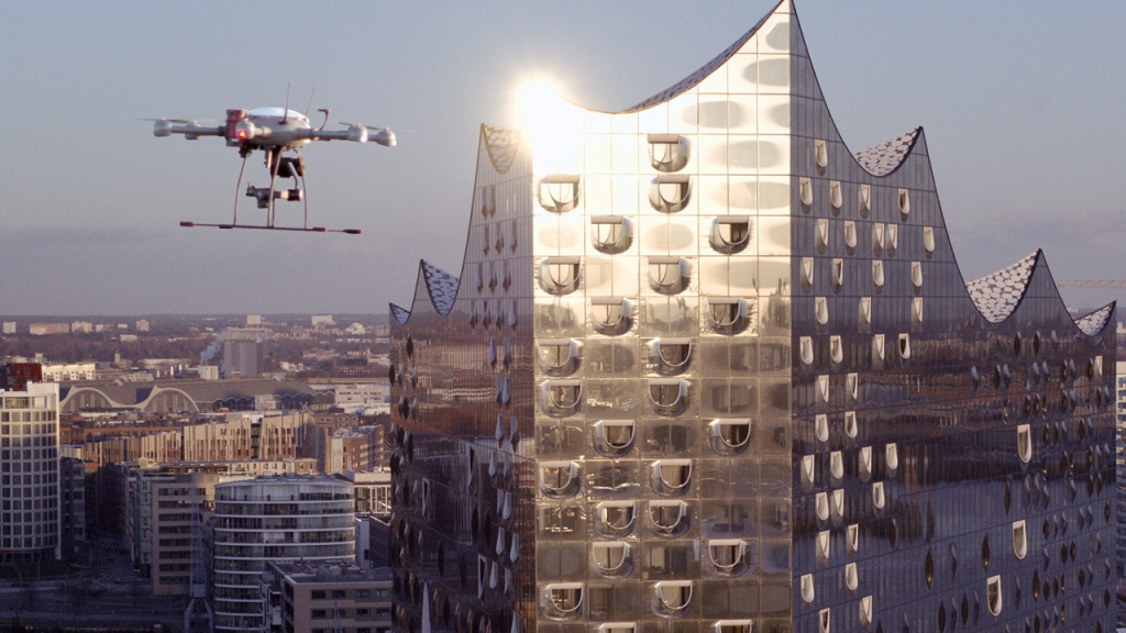 UAS vor der Elbphilharmonie