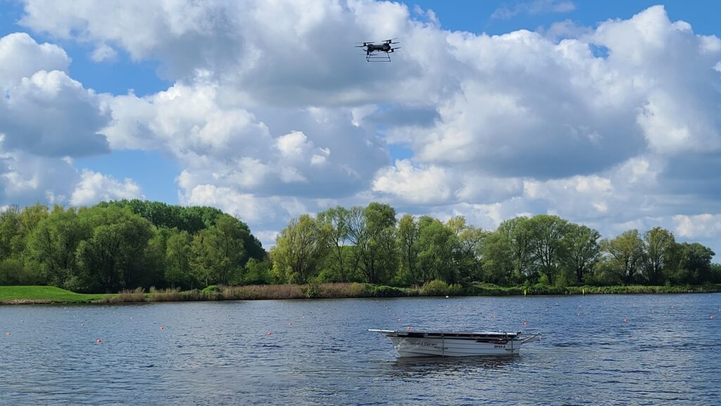 Kopter mit Boot