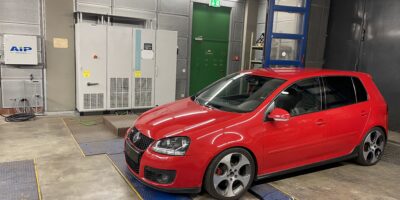 Golf GTI auf Rollenprüfstand