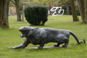 Statue auf dem HSU Campus