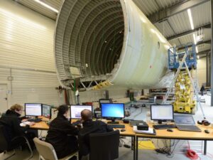 HSU Labor Mechatronik schwingungstechnische Messung am Flugzeugrumpf
