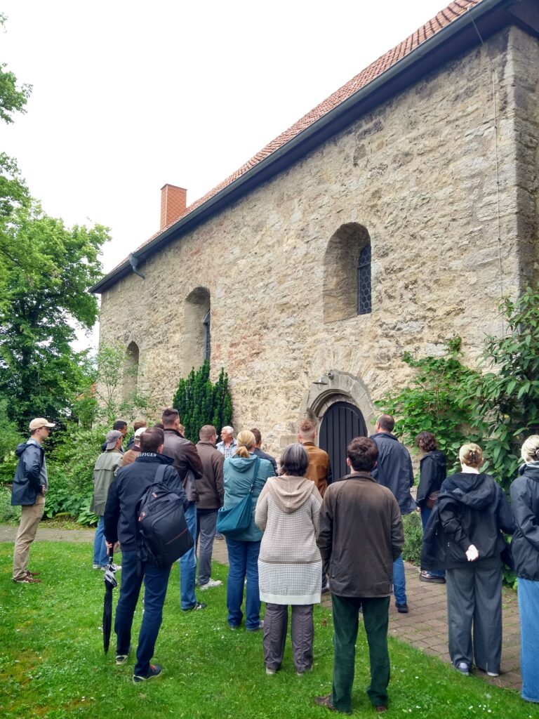 von der Dorfkirche in Warburg, Ortsteil Herlinghausen