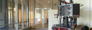 HSU HH Rechenzentrum Haupteingang mit Maschiene