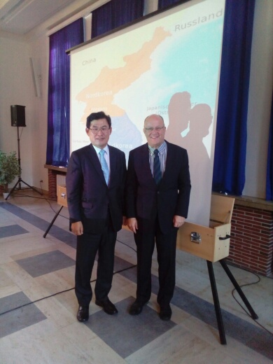 Generalkonsul Shin und Prof. Staack