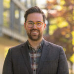 Porträt von Maximilian Waschka auf dem Campus der Helmut Schmidt Universität
