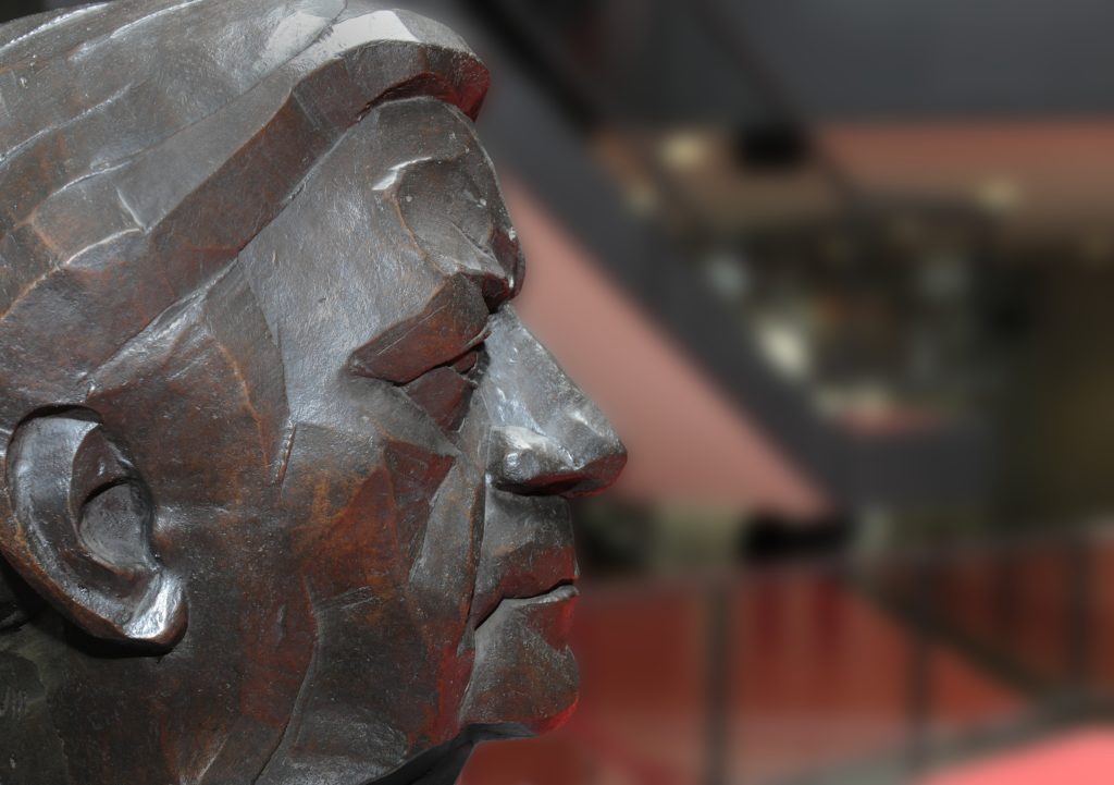 Helmut Schmidt. Bronze by Manfred Sihle-Wissel. (Photo: Reinhard Scheiblich)