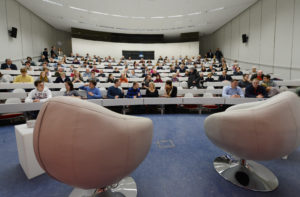 Voller Hörsaal bei SPIEGEL live in der Uni. (Foto: Reinhard Scheiblich)