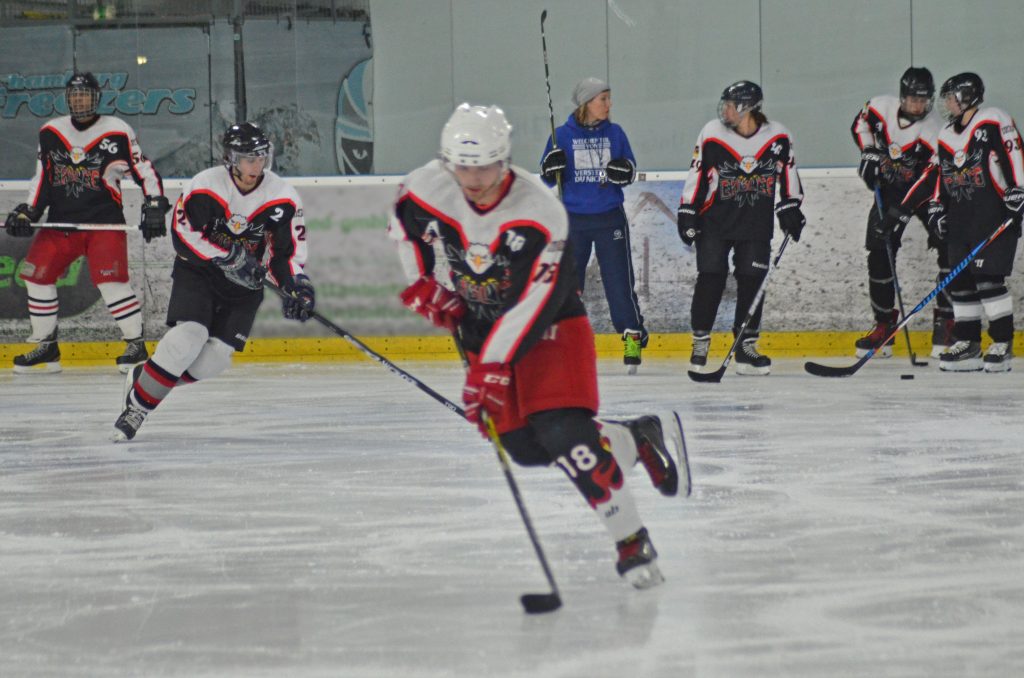 Eishockeyspieler beim Lauftraining.