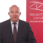 Universitätspräsident Prof. Dr. Klaus Beckmann über den Fortgang der Impfkampagne, weitere Erleichterungen und die Lehrplanungen für das Herbstrimester