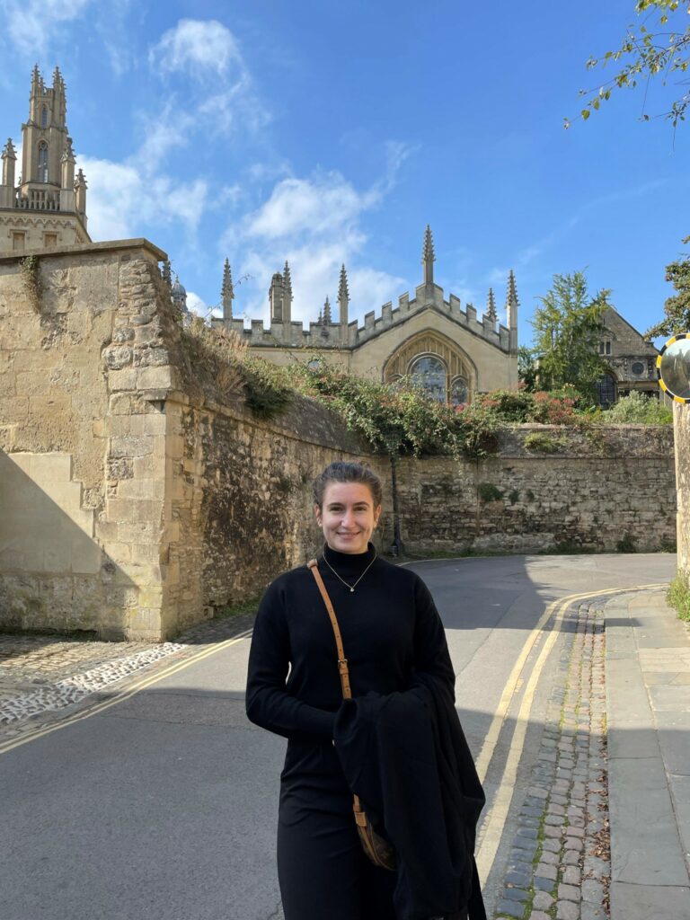 Anna Gräfin von Pestalozza erhält Rhodes-Stipendium und hat soeben ihr Masterstudium in Public Policy an der Oxford University begonnen.