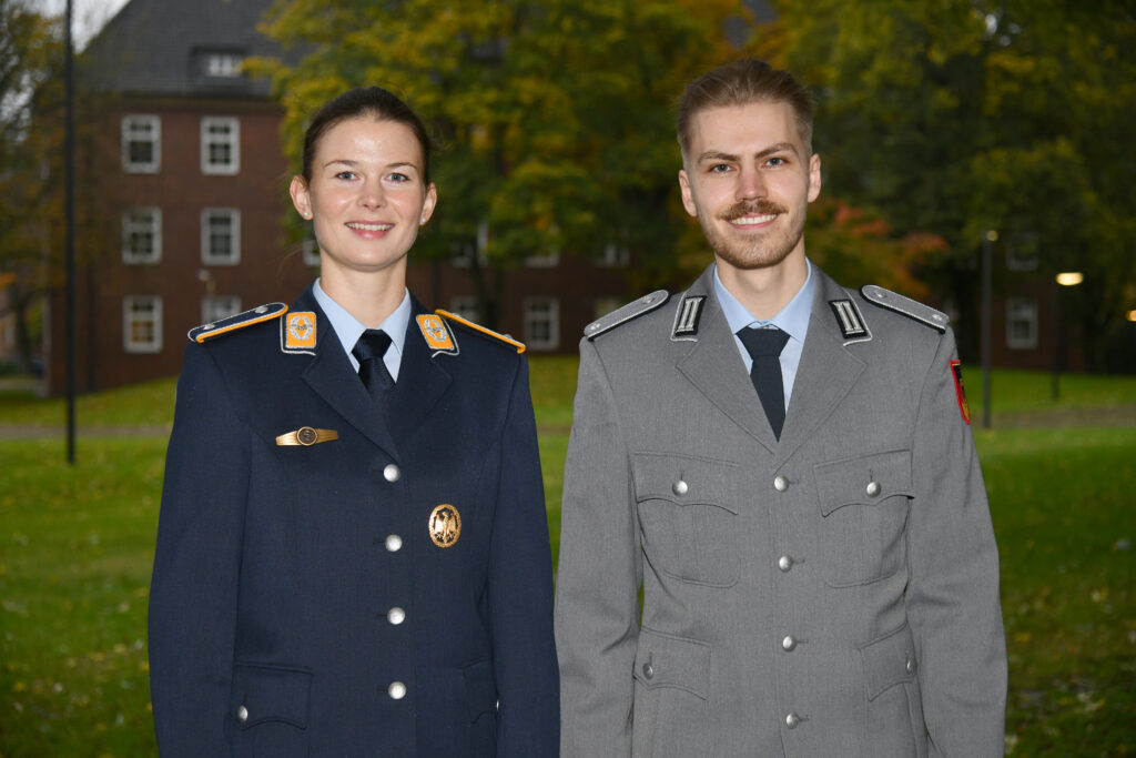 Zwei der diesjährigen Clausewitz-Preisiträger:innen (v.l.n.r.):Jessica Hartwig und Niklas Jelinski.