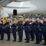 Eine Gruppe Militärmusiker in Luftwaffenuniform
