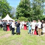 Im Anschluss der Zeugnisübergabe fand ein kleiner Empfang im Garten der Aula statt