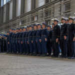 Frisch beförderte Leutnante der Luftwaffe stehen stramm beim Beförderungsappell 2023