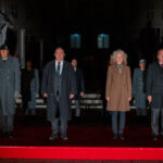 Stellv. Generalinspekteur der Bundeswehr, Generalleutnant Markus Laubenthal, Präsident der UniBw Hamburg, Prof. Dr. Klaus B. Beckmann, Präsidentin der UniBw München, Prof. Dr. Ing. habil. Eva-Maria Kern und Bundesminister der Verteidigung, Boris Pistorius (von links nach rechts), beim Großen Zapfenstreich in Berlin für die Universitäten der Bundeswehr