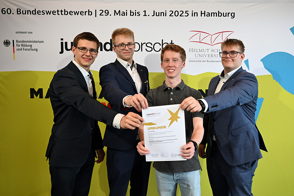 Vom 29. bis 1. Juni fand der Bundeswettbewerb Jugend forscht an der Helmut-Schmidt-Universität / Universität der Bundeswehr Hamburg und bei Lufthansa Technik statt.