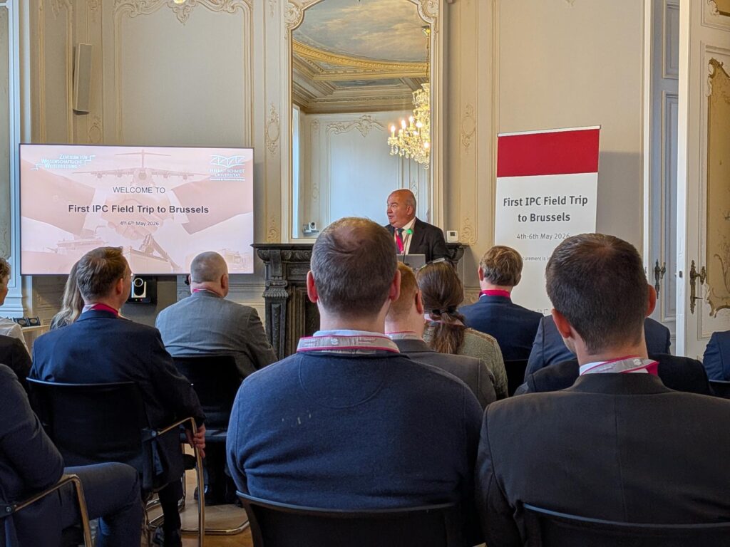 Universitätspräsident Prof. Klaus Beckmann hält eine Rede beim IPC Field Trip in Brüssel