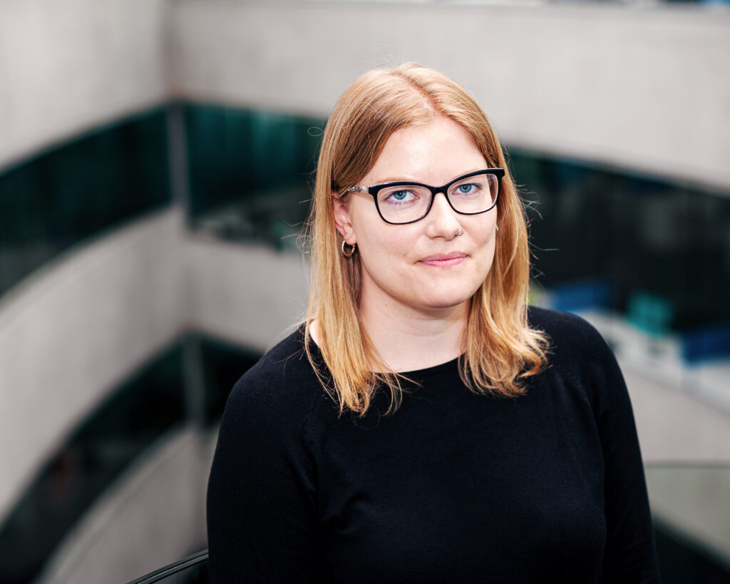 Porträtaufnahme von Dr. Mona Bieling.