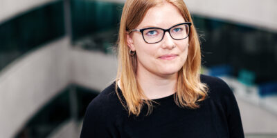 Porträtaufnahme von Dr. Mona Bieling.